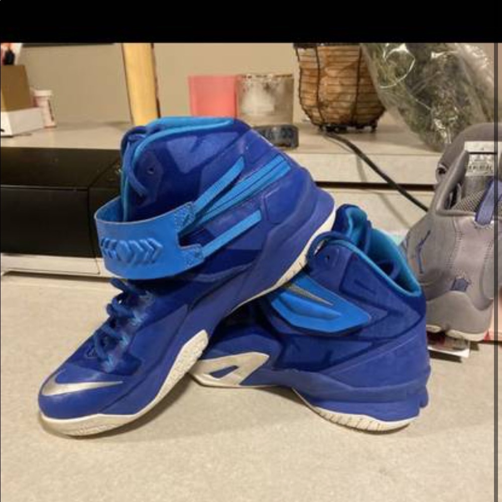 Nike Lebron James size 10